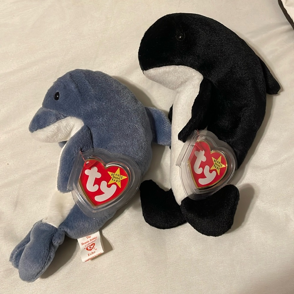 Ty Beanie Babies Echo the Dolphin & Waves The Whale. Retired 1996